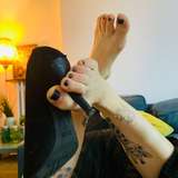 daliv_feet_punk