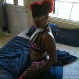 lips_on_hips