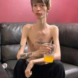shelovestheneck