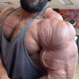 young_muscle_stud